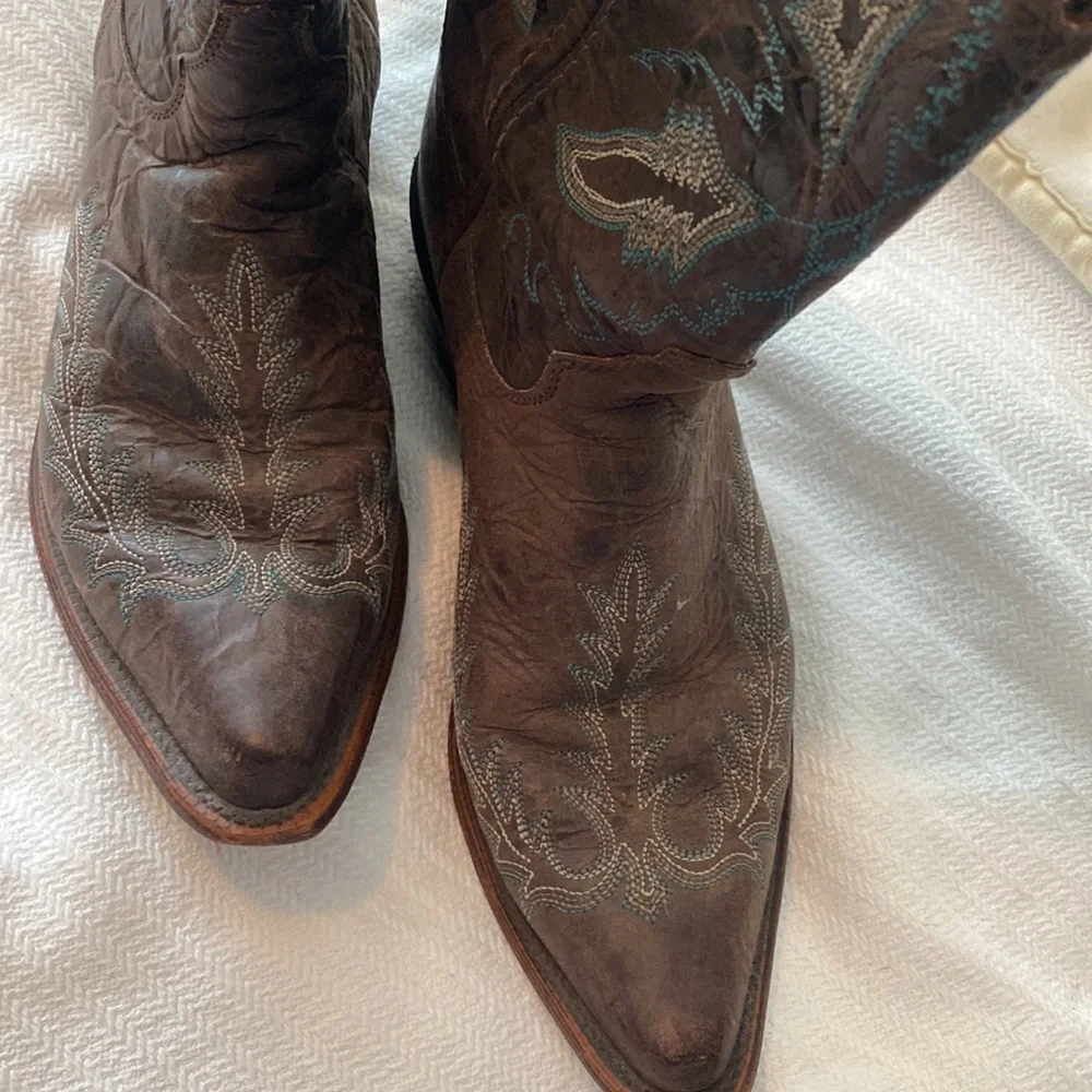 Justin’s dark brown cowboy boots stitching white blue teal matte and shiny - Picture 2 of 7